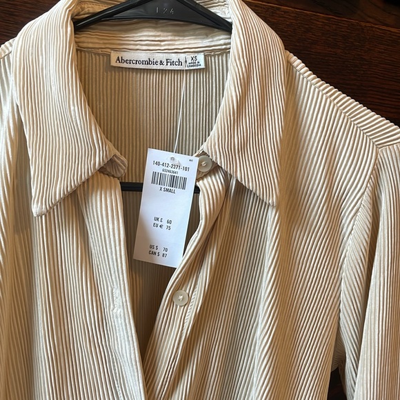 Abercrombie button down - Picture 2 of 4